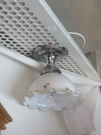 Deckenlampe mit geschwungenem Glas